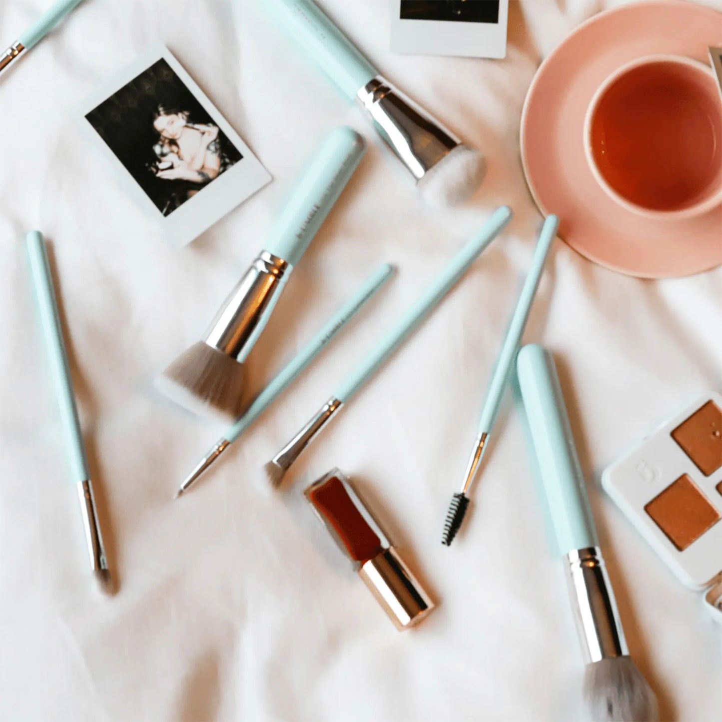 111 Angled Blending Brush for Eyeshadow & Contour