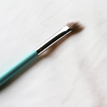 111 Angled Blending Brush for Eyeshadow & Contour