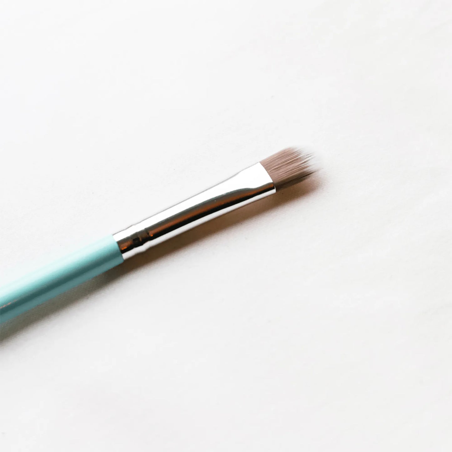 208 Concealer Brush for Smooth, Flawless Coverage