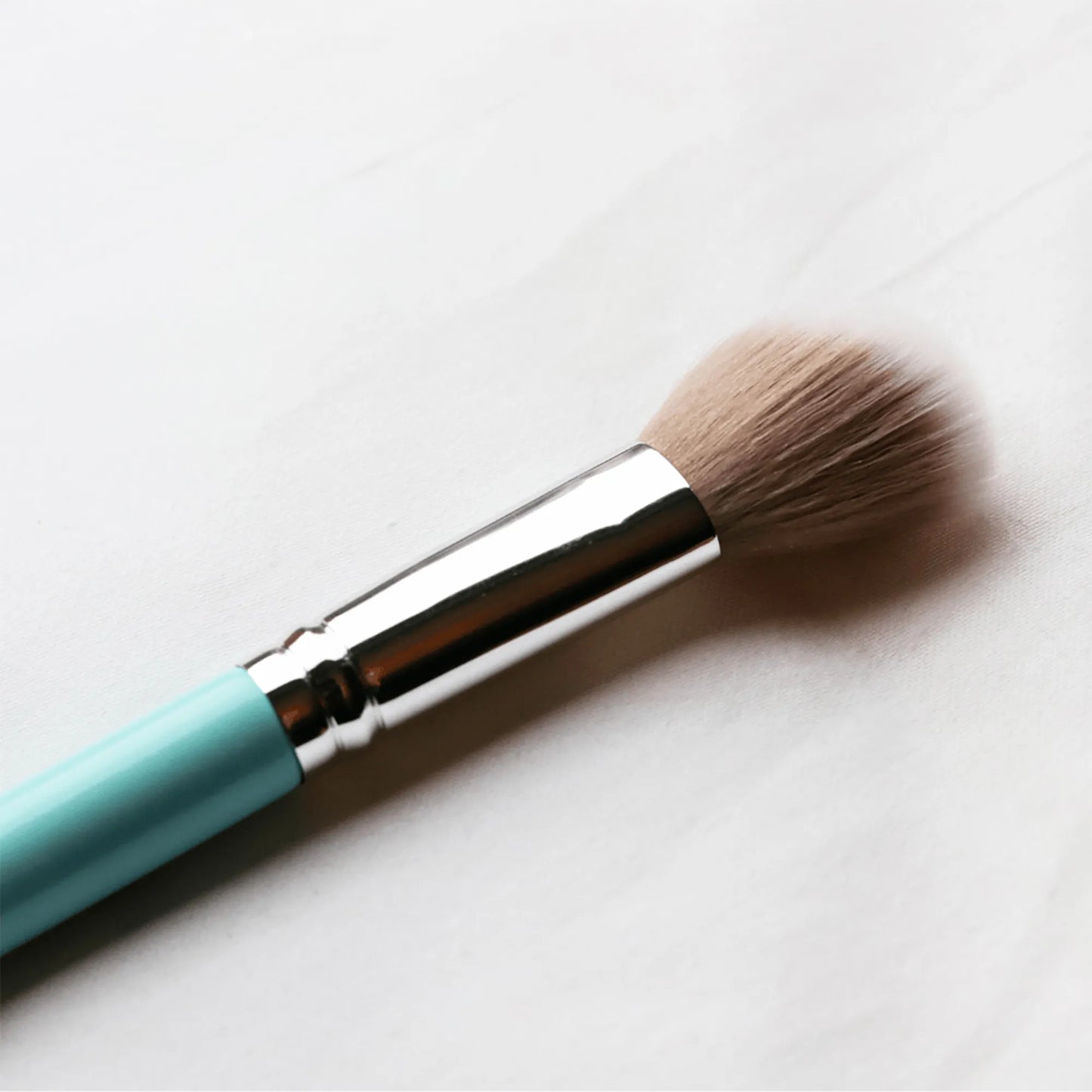 209 Angled Face Brush for Sculpting & Blending